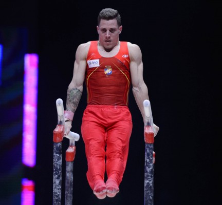 El gimnasta Néstor Abad recibe el premio Juan Agudo Garat como Mejor Deportista 2015 de Alcoy