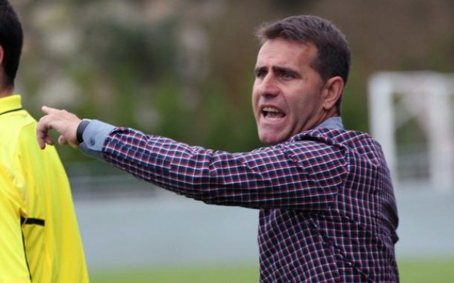 El ex valencianista Nando visita la Ciudad Deportiva de Paterna
