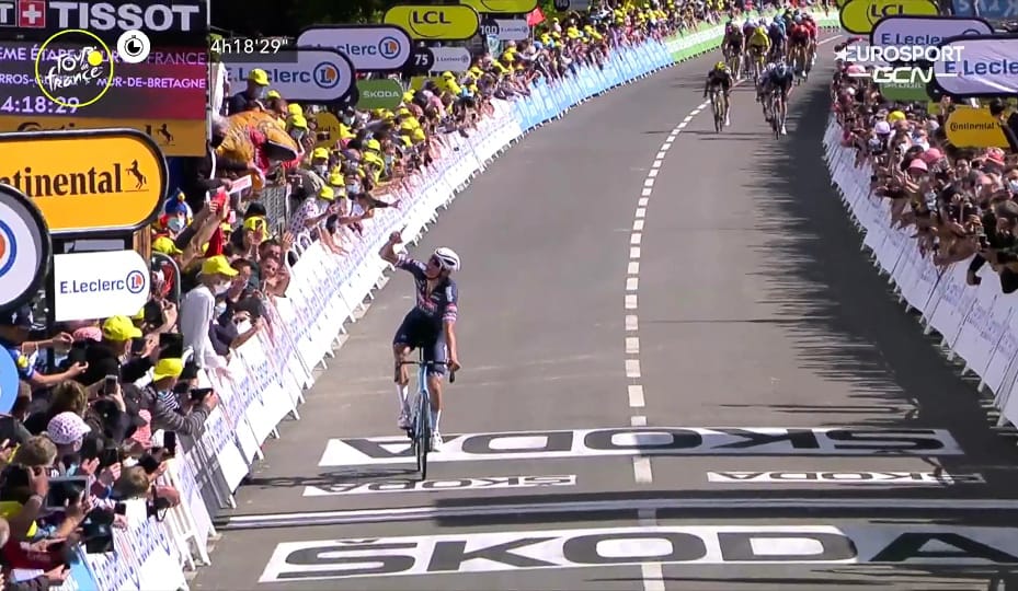 Van del Poel se impone en el Muro de Bretaña y se viste de amarillo