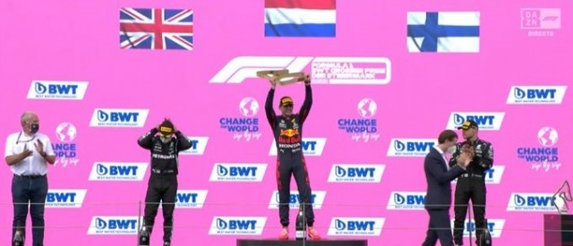 Verstappen refuerza liderato al ganar en Estiria