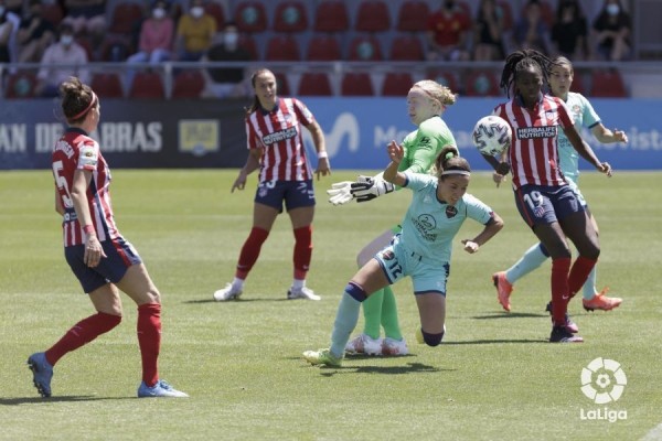 Un autogol y una expulsión cierran una gran temporada del Levante
