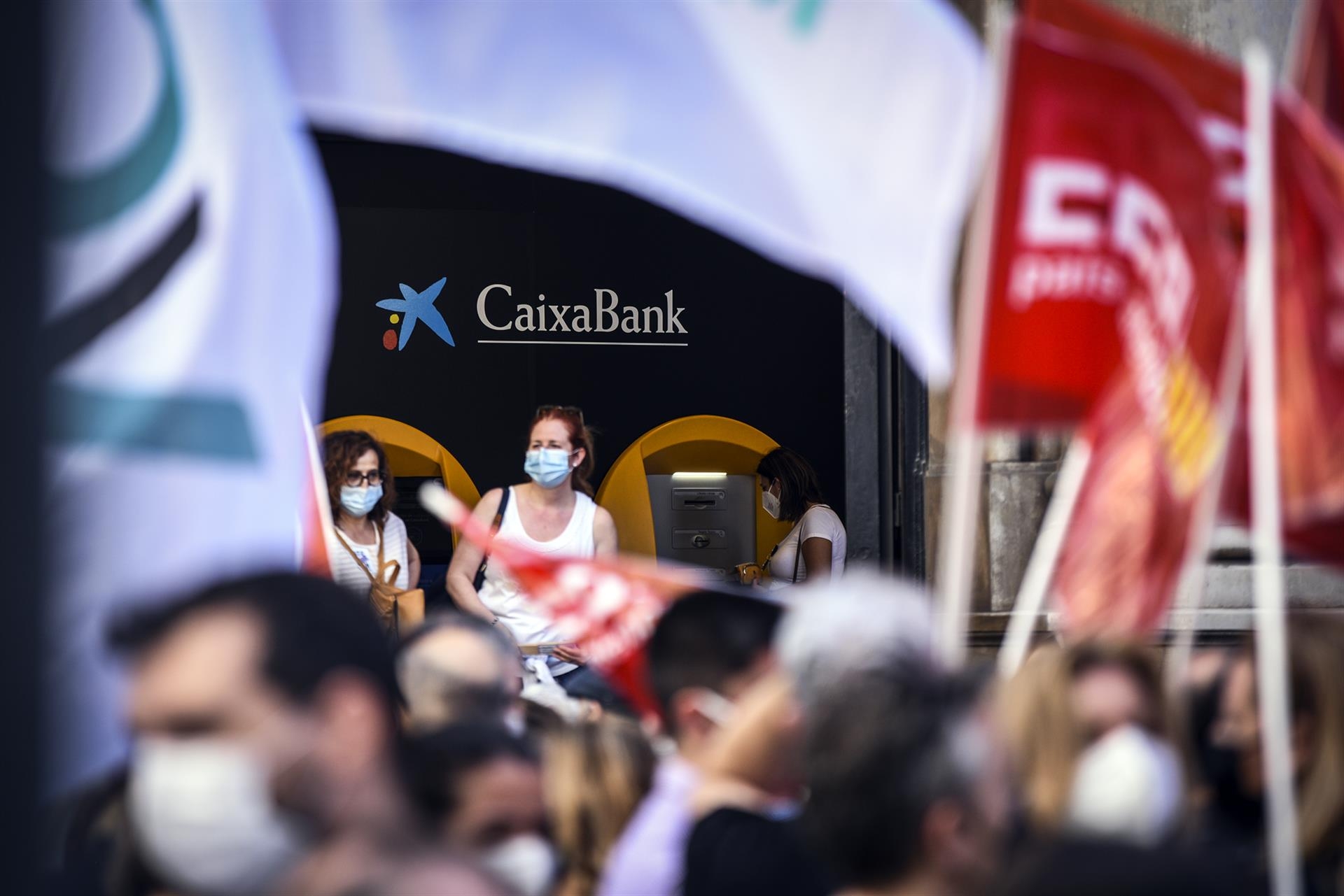 Los sindicatos de Caixabank convocan una nueva jornada de huelga este martes