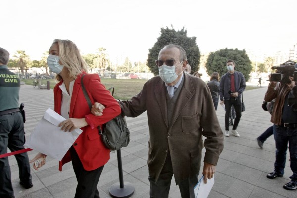 Vídeo: Carlos Fabra niega ante el juez operaciones para escapar de su deuda con Hacienda  