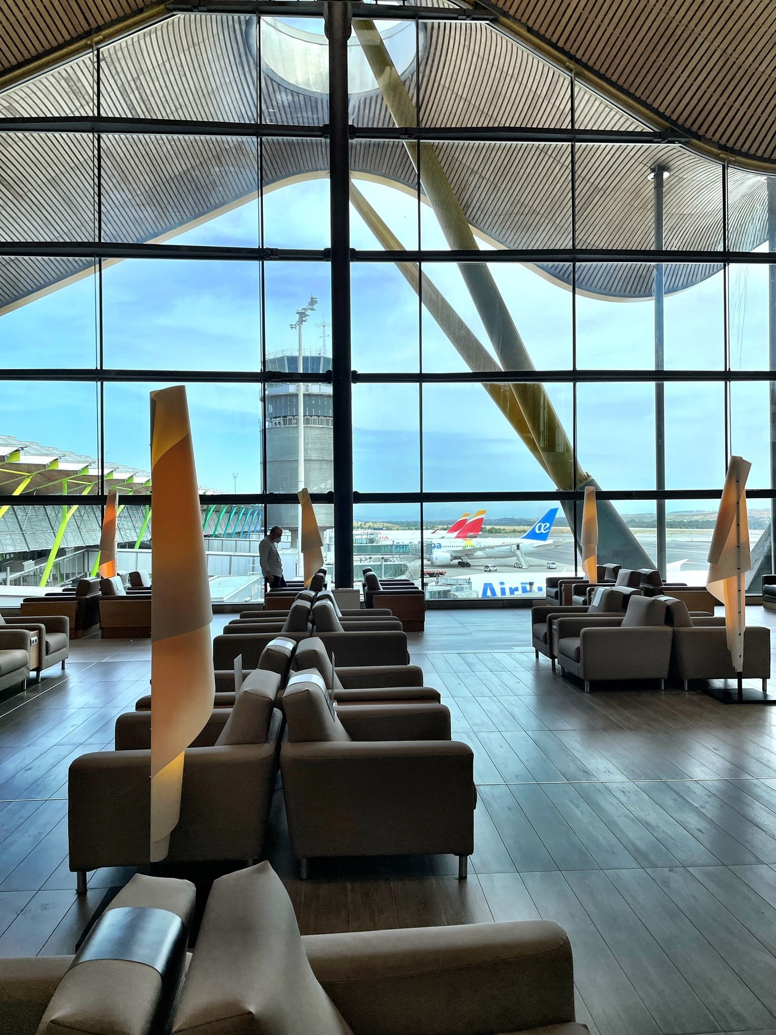 Sky y la alicantina Esatur retoman la gestión de la salas VIP de los aeropuertos de Madrid y Valencia 