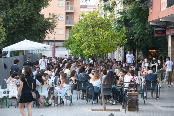 La Comunitat Valenciana se quita la mascarilla con el récord de positivos desde febrero