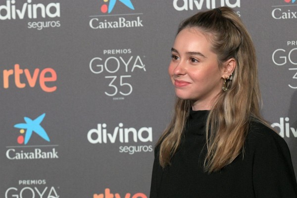 Paula Usero recibe el premio 'Un Futuro de Cine' en la clausura de Cinema Jove
