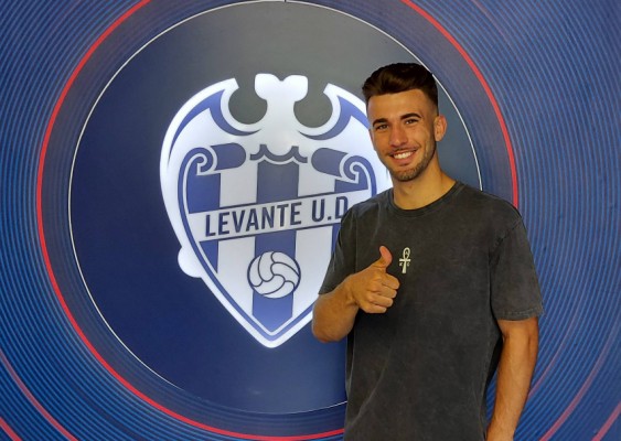 El Atlético Levante renueva una temporada al centrocampista Granados