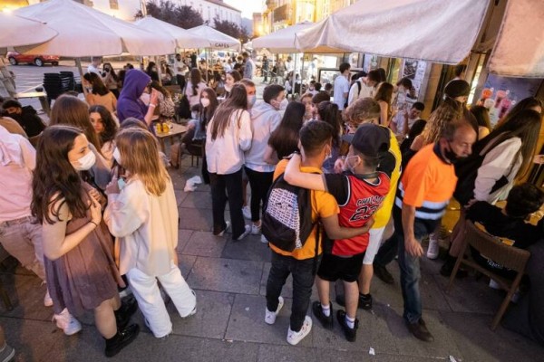 	El covid se dispara en la Comunitat Valenciana con 821 casos nuevos, la cifra más alta desde febrero