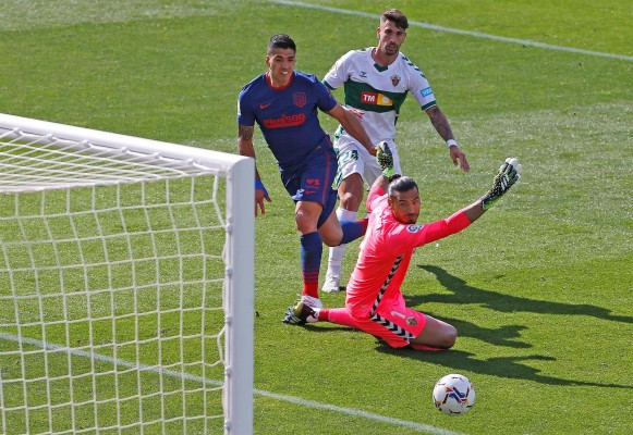 Gazzaniga espera. Y el Elche, con él

