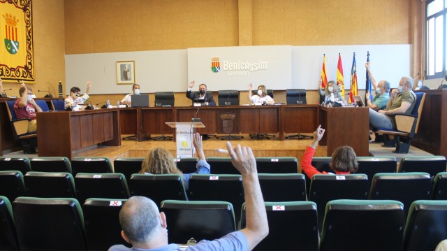 Benicàssim suspenderá el pago de la tasa de terrazas a hostelería y comercio durante el 2022