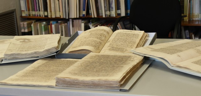 El Archivo Municipal de Elche crece: donación de un consueta del año 1751 y libros del siglo XVI