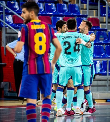 El Levante FS asalta el Palau en los penaltis y acaricia el título 