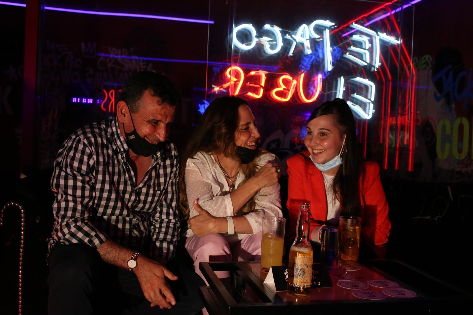  España notifica 4.507 casos nuevos y 18 muertes, con la incidencia subiendo ligeramente a 93