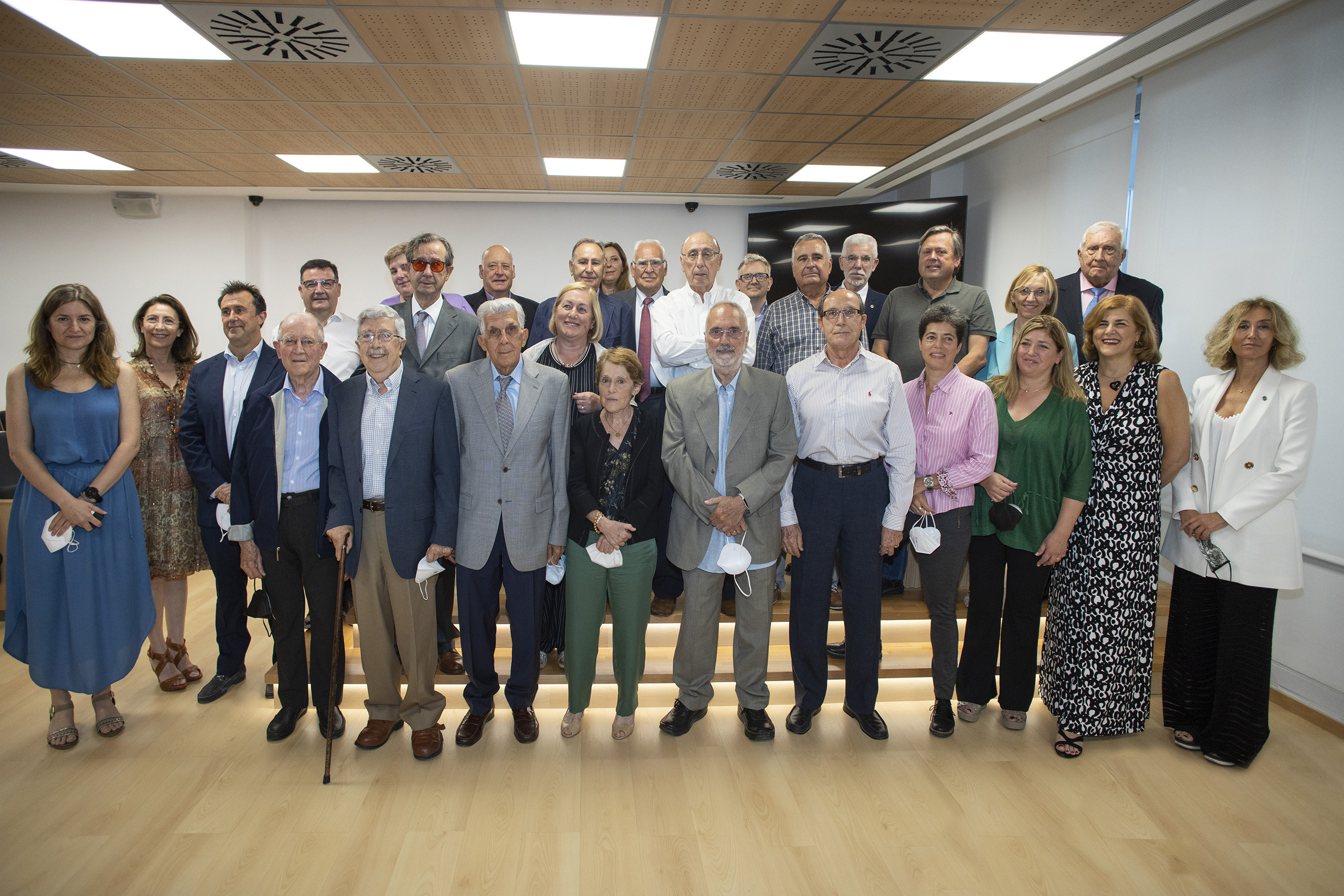 El Colegio de Médicos de Castellón premia a los médicos que cumplen 25 y 50 años colegiados