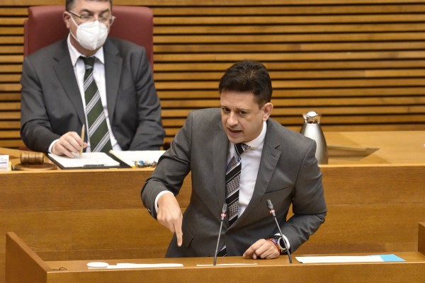 El PP exige a Puig que cese a Barceló tras el 