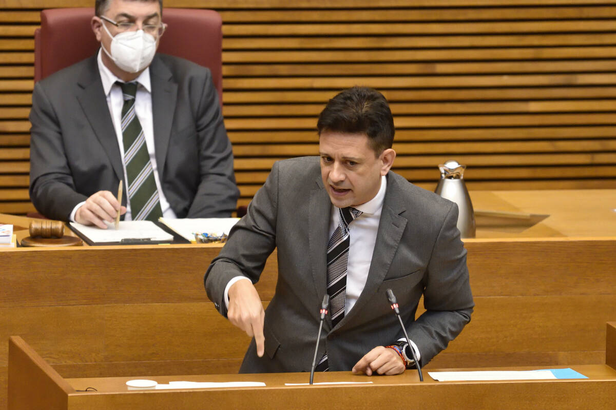 El PP exige a Puig que cese a Barceló tras el 