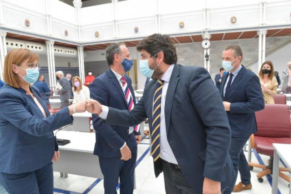 Adiós a la limitación de mandatos: Miras puede presentarse en 2023... y en 2027, y en 2031...