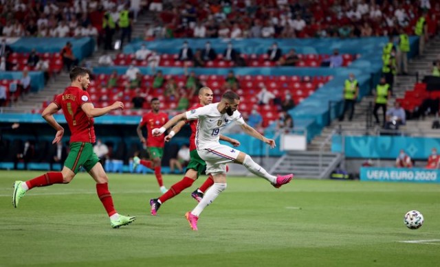 El pulso entre Ronaldo y Benzema deja a Portugal tercera