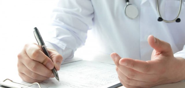 Un médico acusado de sacar viagra del hospital para su tío muerto dice que fue un 