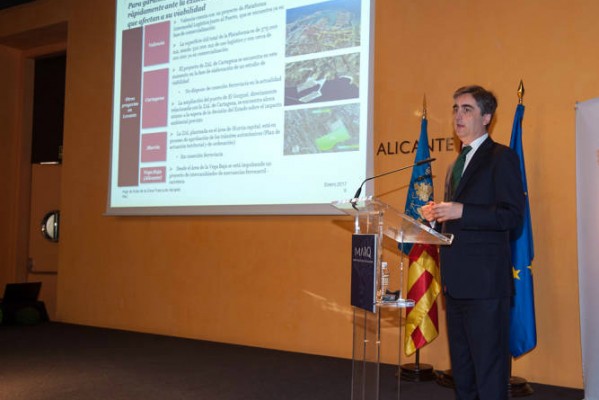 La Diputación y PwC trabajan ya en preparar el 'cuaderno de venta' de la zona franca