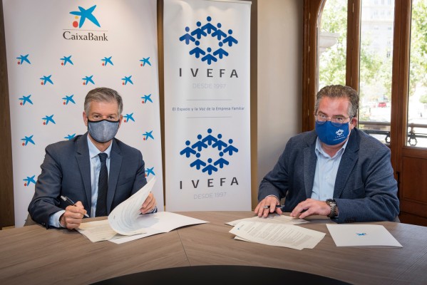 Ivefa y CaixaBank firman un convenio para potenciar el desarrollo de la empresa familiar valenciana