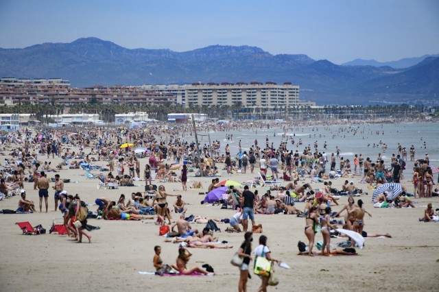 Compromís propone la creación de Puntos Violeta en las playas durante el verano, tanto de día como de noche