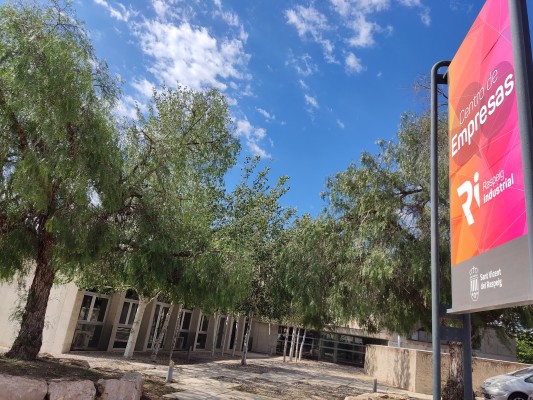 San Vicente diseña nuevos proyectos para relanzar el Centro de Empresas del Polígono Canastell