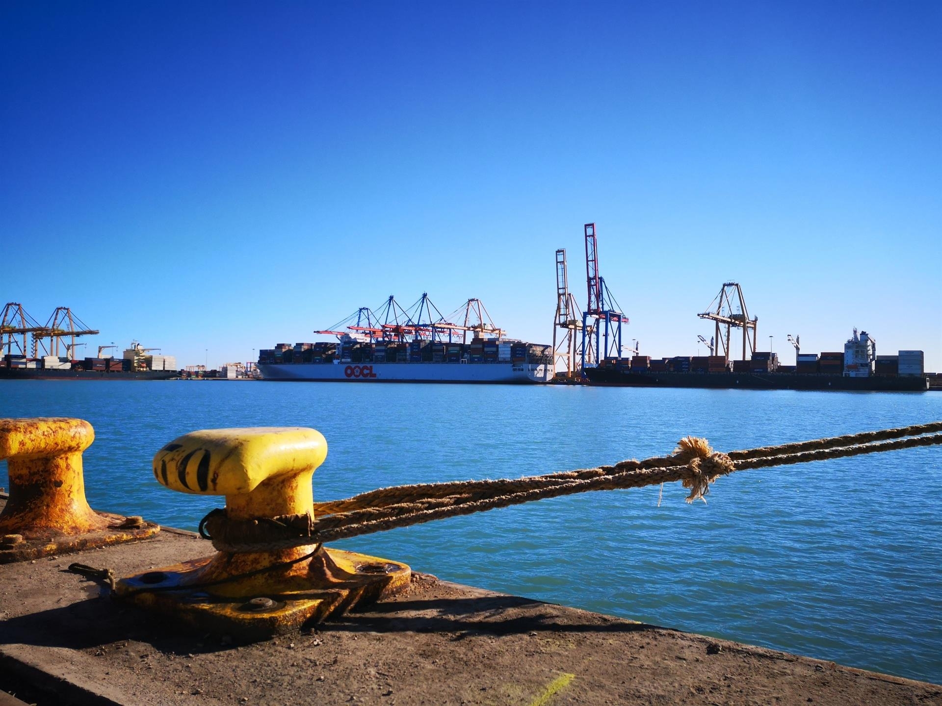 Transportistas, UGT y CCOO crean una comisión para abordar problemas en el Puerto