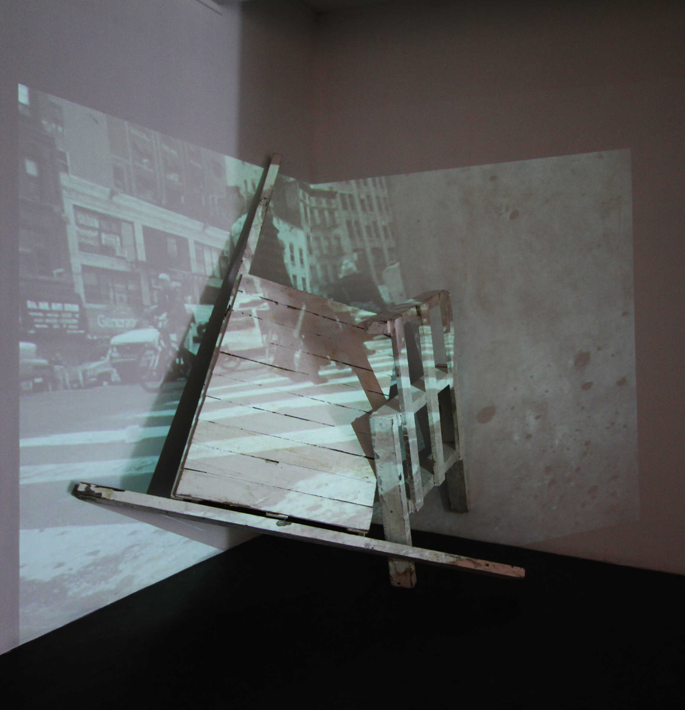 La Fundación CAM hace una aproximación a su colección con artistas jóvenes en la Llotgeta  