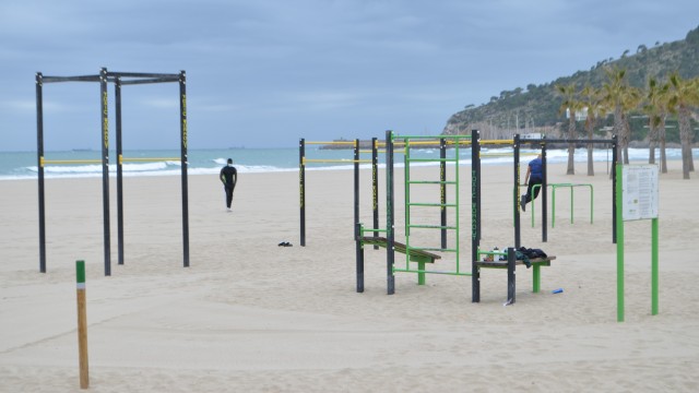 Oropesa repara el parque de calistenia de la playa de la Concha