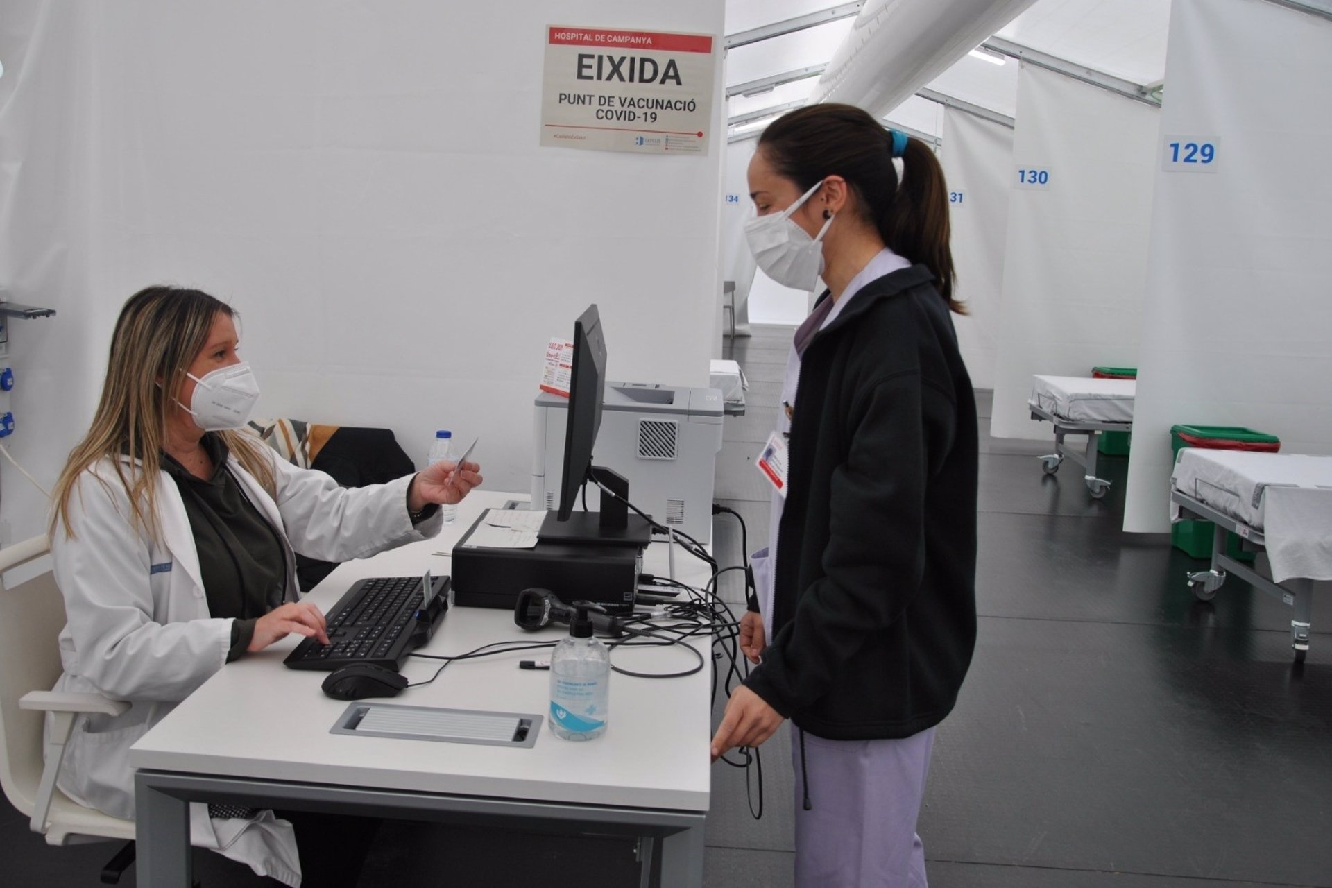 La Comunitat registra una media diaria de 15 nuevas hospitalizaciones por covid frente a las 423 de enero