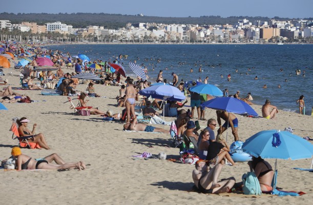 Sanidad amplía el brote por covid en un viaje de fin de curso a 32 positivos