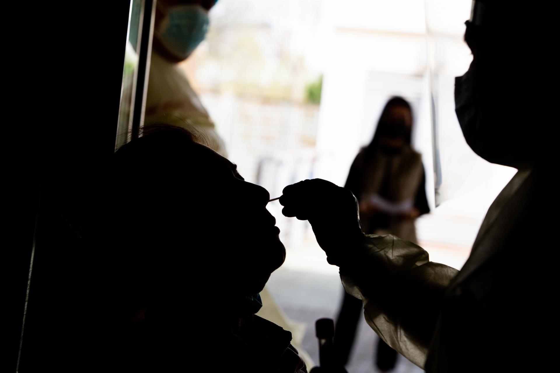  España notifica 4.040 nuevos casos de coronavirus, 30 muertes y la incidencia se sitúa en 92