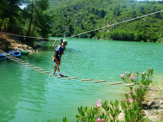 Las empresas de multiaventura de Montanejos se alían para potenciar sus actividades en el Millars