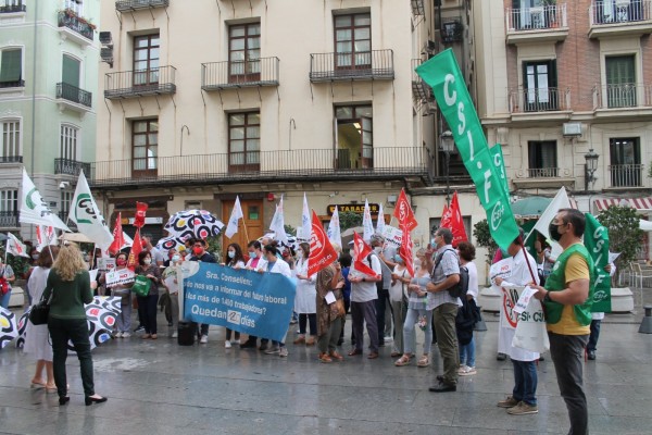 Oltra reitera ante los sindicatos su rechazo a la EPS y plantea un modelo Alzira 
