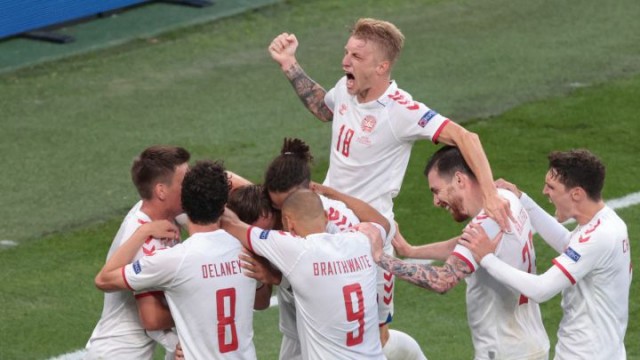 Dinamarca resucita en el Parken y echa a Rusia