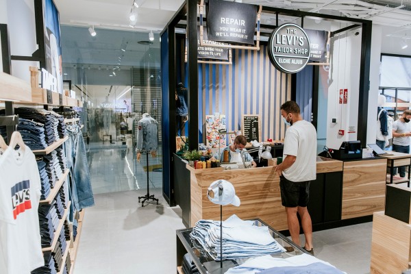 Vuelven las aperturas a L'Aljub: Levi's abre su primera tienda en Elche con un nuevo concepto 