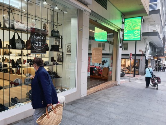 El Consejo de Turismo de Calp rechaza aumentar las aperturas comerciales 