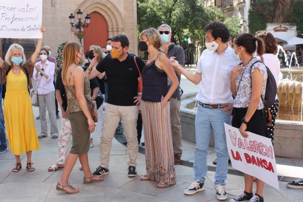 Compromís y Podem evidencian en la calle su desacuerdo con el PSPV por el conservatorio