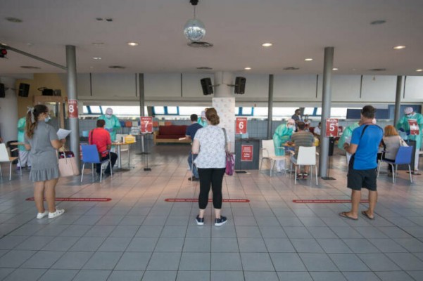 El brote originado en la discoteca de Torrevieja suma un total de 60 casos confirmados