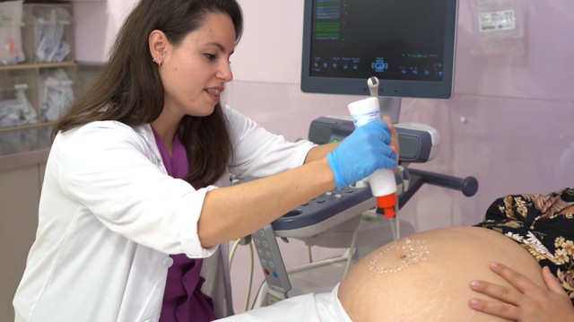 El SMS pone a disposición de los futuros padres vídeos de preparación al parto y de cuidados a los bebés