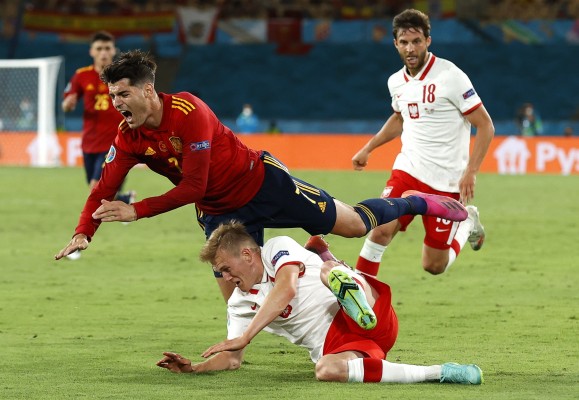 Lewandowski castiga a una España sin jerarquía