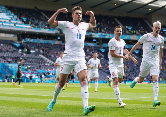 Croacia sobrevive en el alambre