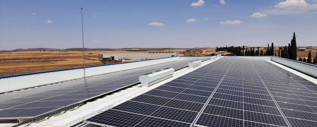 Helados con energía verde: Cubierta Solar instala el segundo autoconsumo de Clazamar