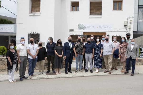 Dos emprendedores reabren el Hotel D. Jérica para dinamizar el turismo en el Alto Palancia