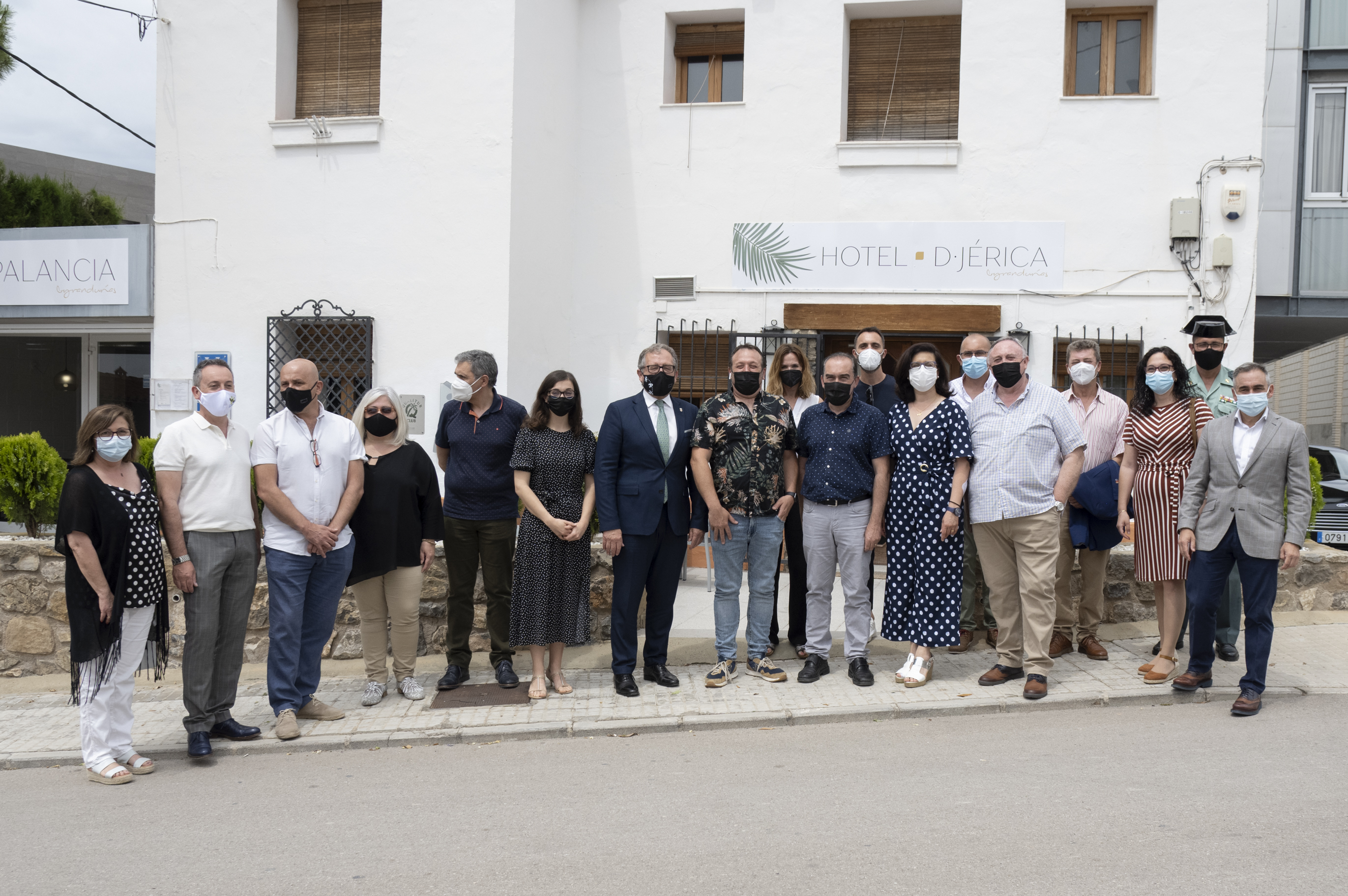 Dos emprendedores reabren el Hotel D. Jérica para dinamizar el turismo en el Alto Palancia