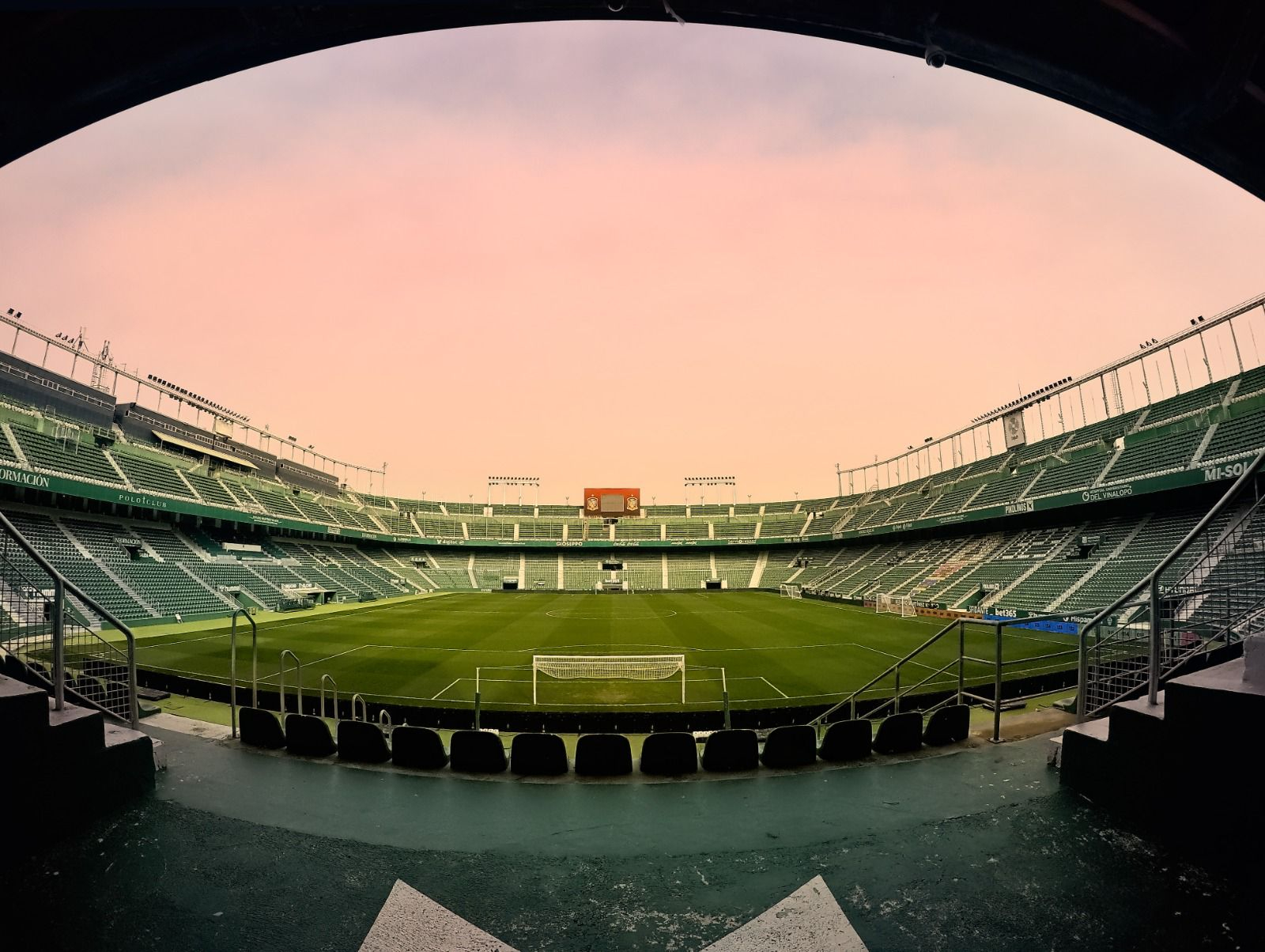 La 'SkyCam' aterriza en el Martínez Valero