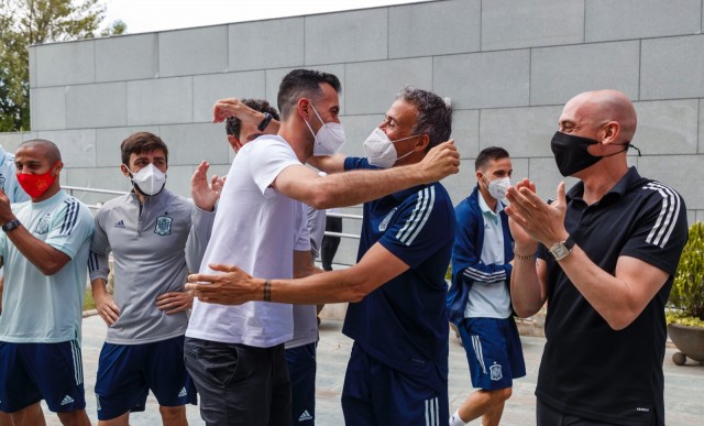 La selección recibe con honores a Busquets

