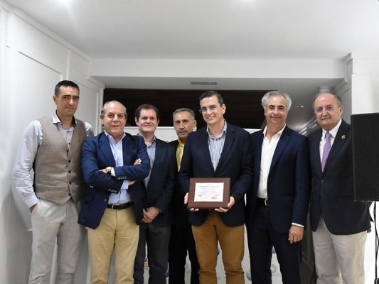 Las empresas del Valle de Escombreras homenajean a José María Gómez por sus años de servicio en el Puerto de Cartagena