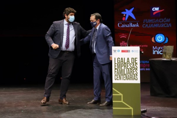 El ¿lapsus? de Albarracín en la gala de la empresa familiar: nombra a Tortosa como 